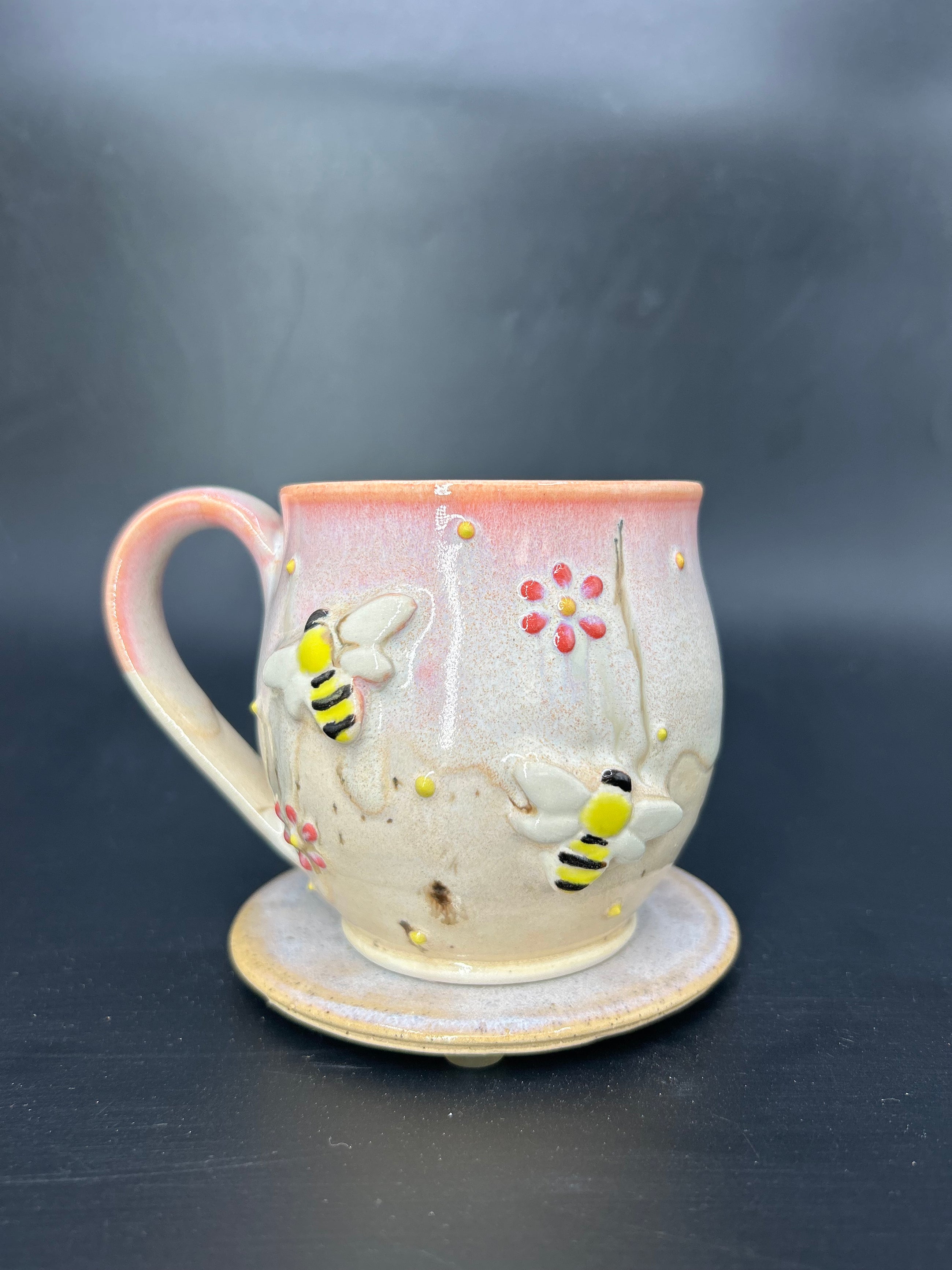 MEDIUM Bee mug 2
