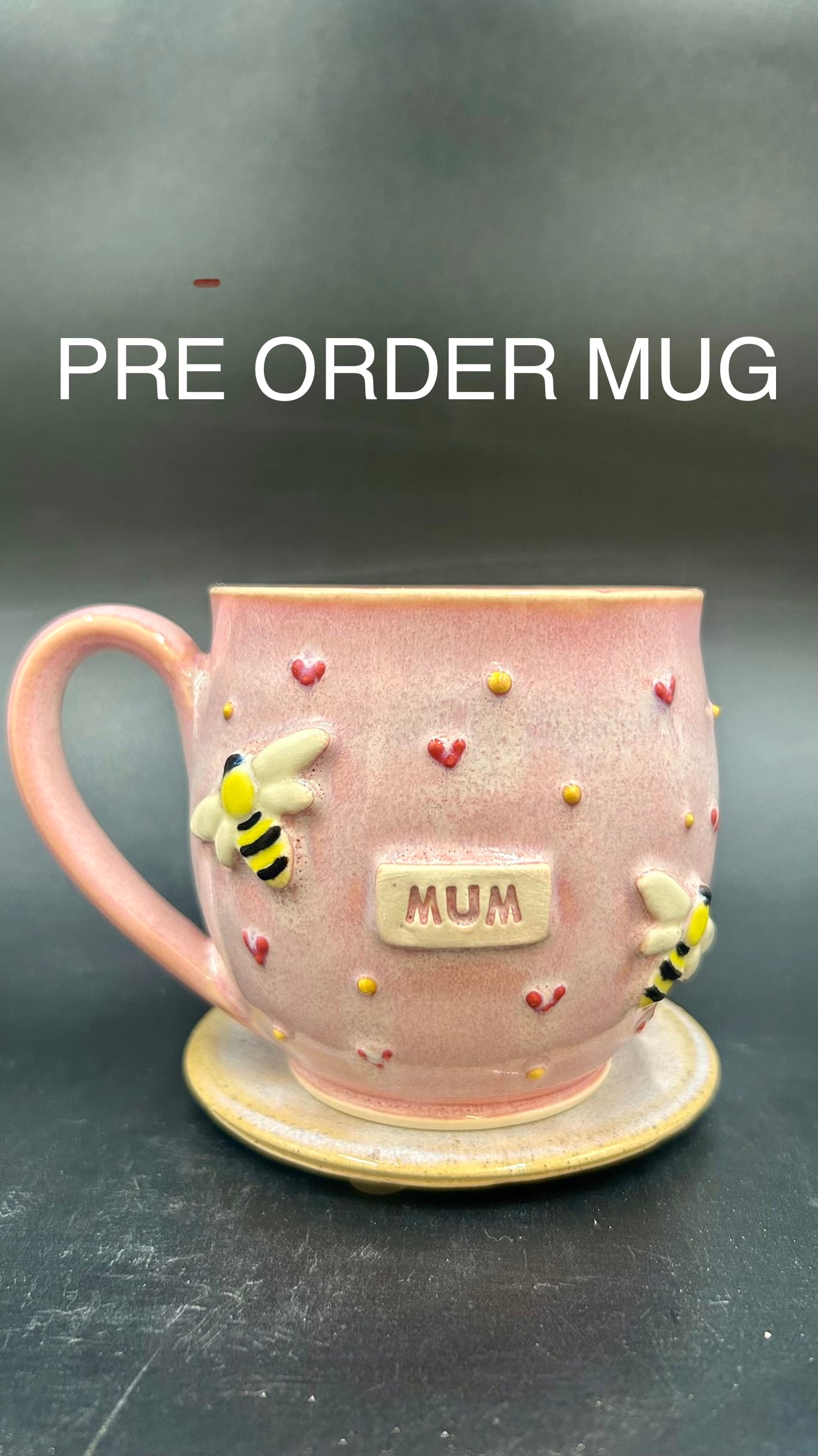PRE ORDER MUG BEE / HEARTS - MADE TO ORDER