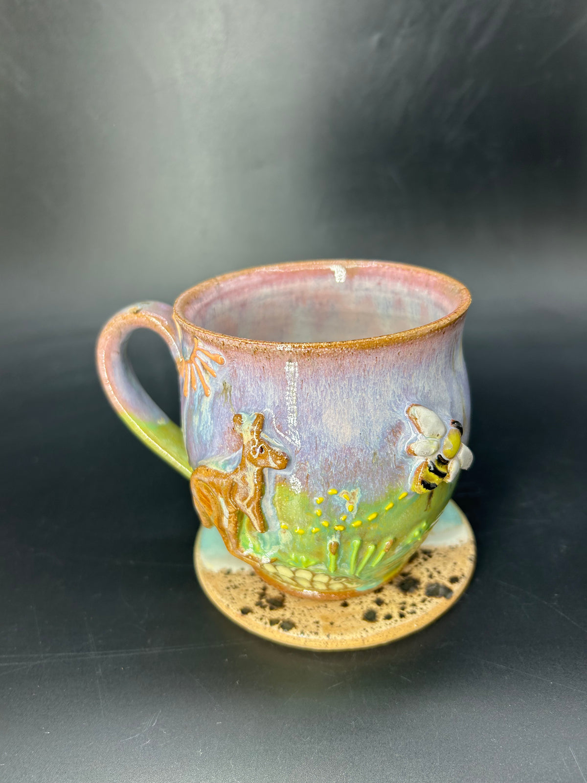 MEDIUM Australian kangaroo / bee mug 16