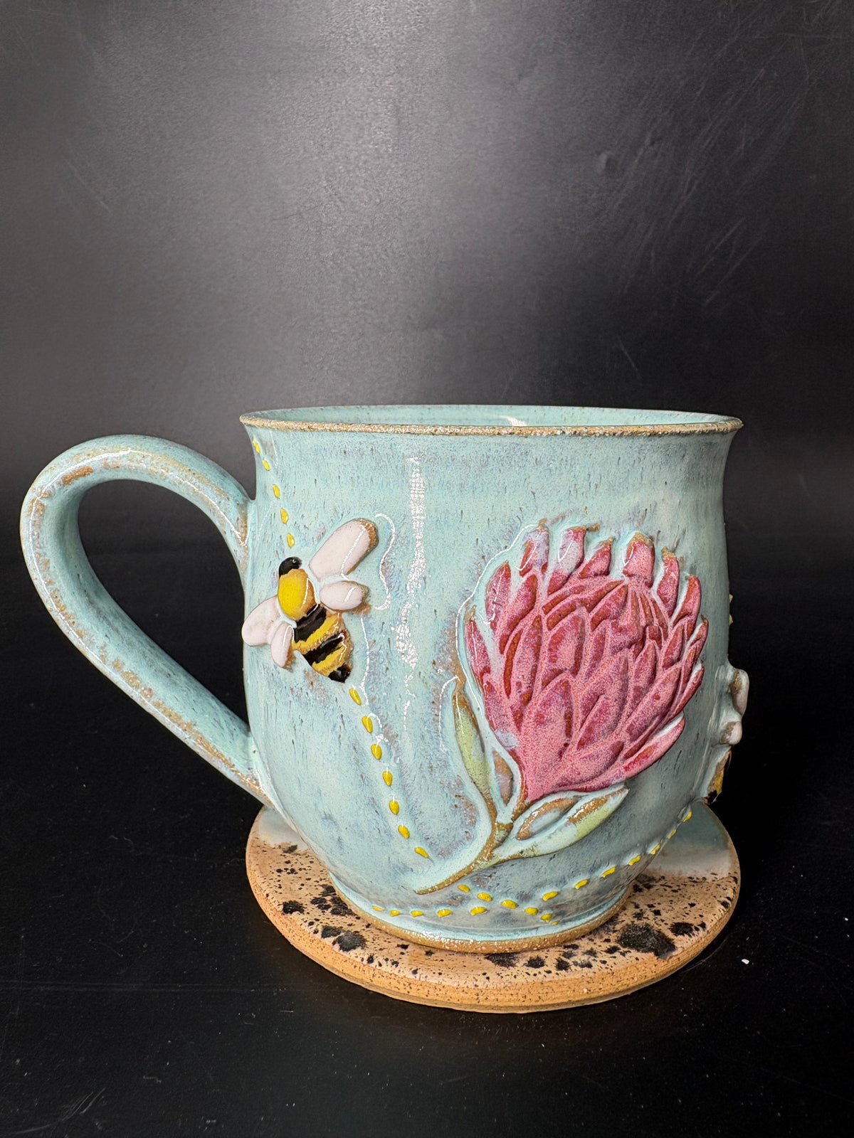 MEDIUM - Bee/Banksia Mug 001