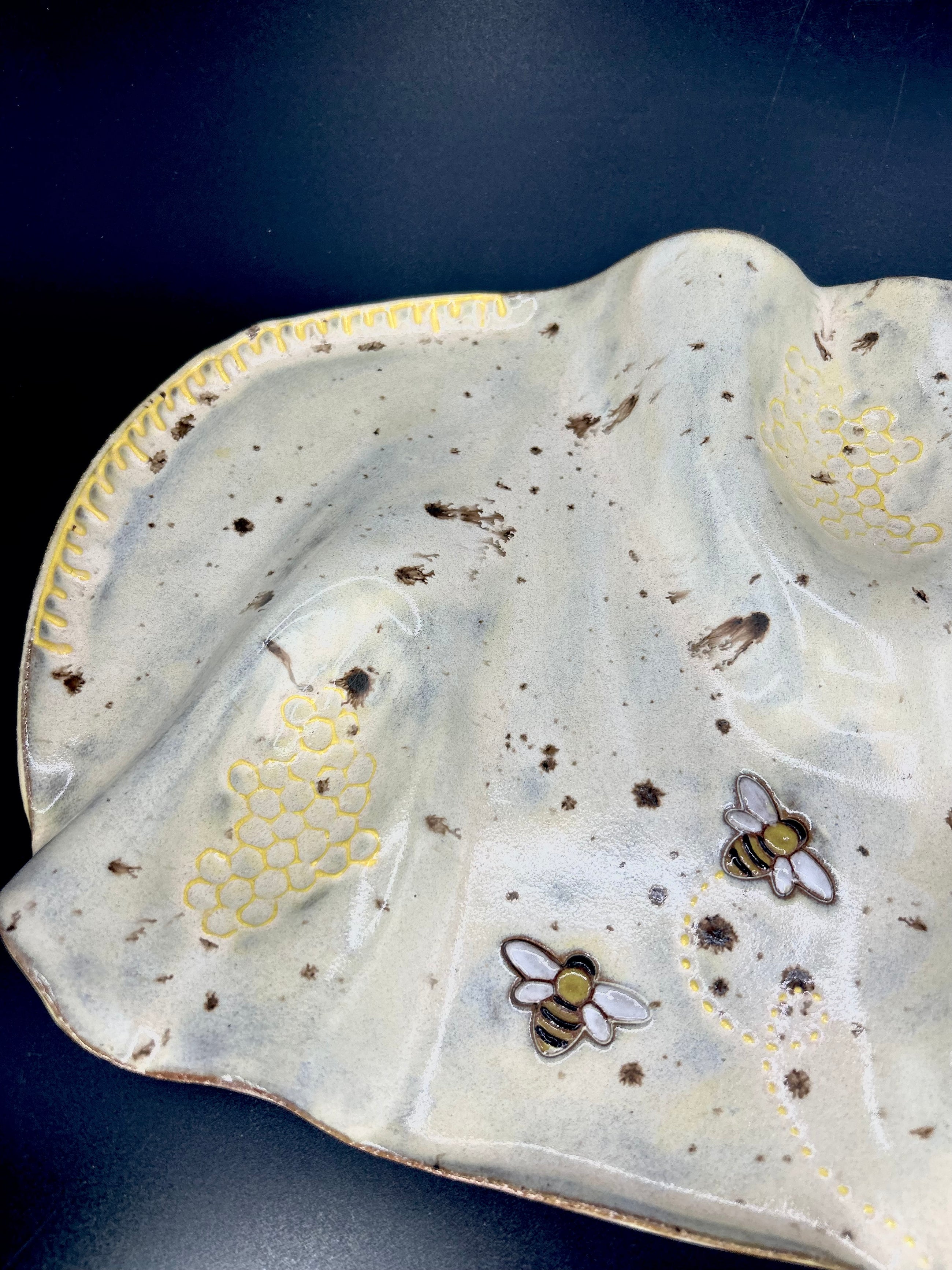 NEW - LARGE CHARCUTERIE BOARD - bees/honeycomb