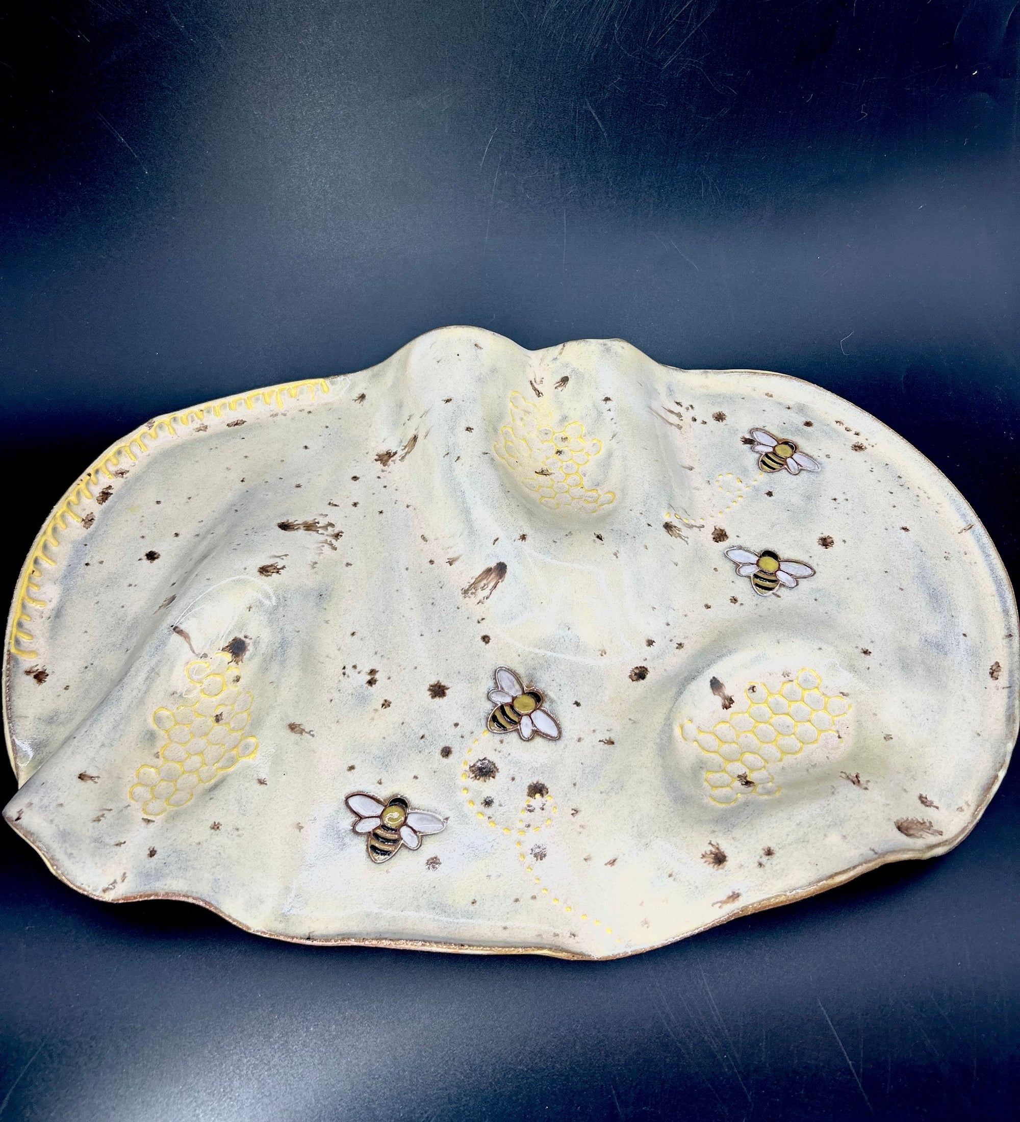 NEW - LARGE CHARCUTERIE BOARD - bees/honeycomb