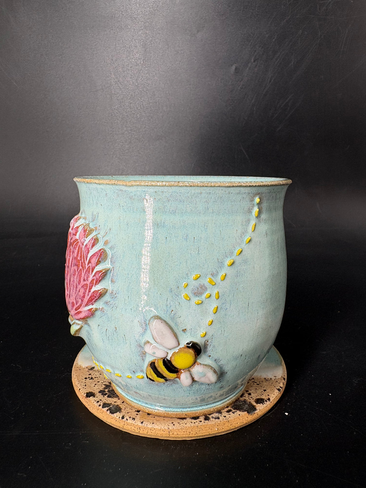 MEDIUM - Bee/Banksia Mug 001