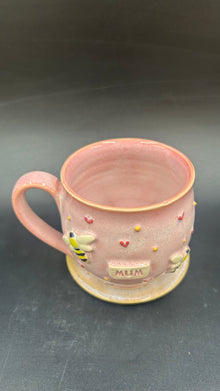 PRE ORDER MUG BEE / HEARTS - MADE TO ORDER