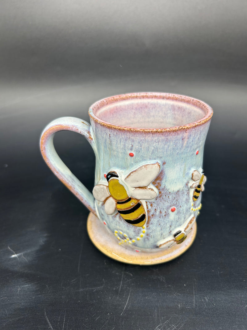 LARGE bee mug 1