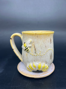 MEDIUM bee mug 3