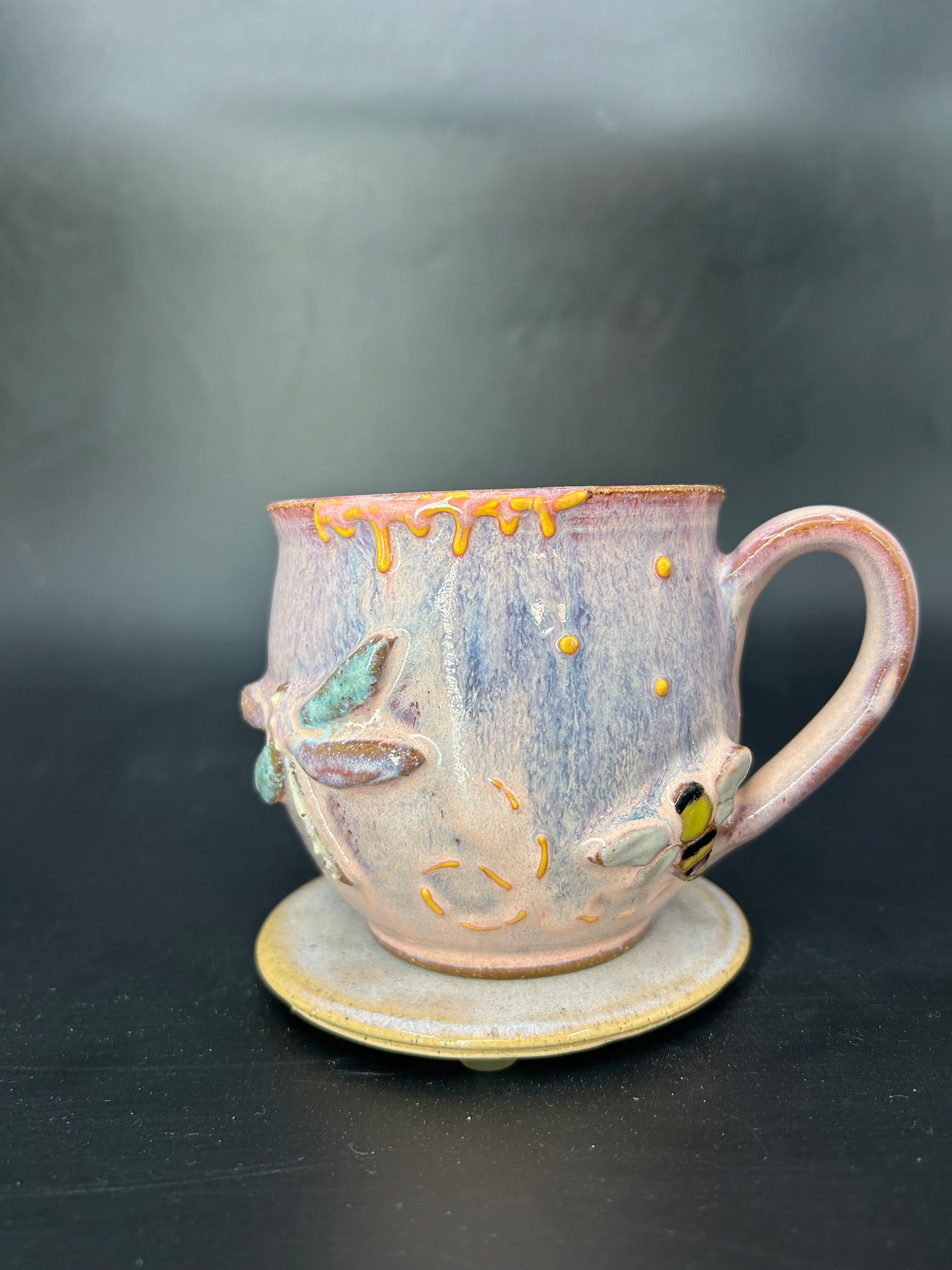 MEDIUM WRAP AROUND - bee / dragonfly mug