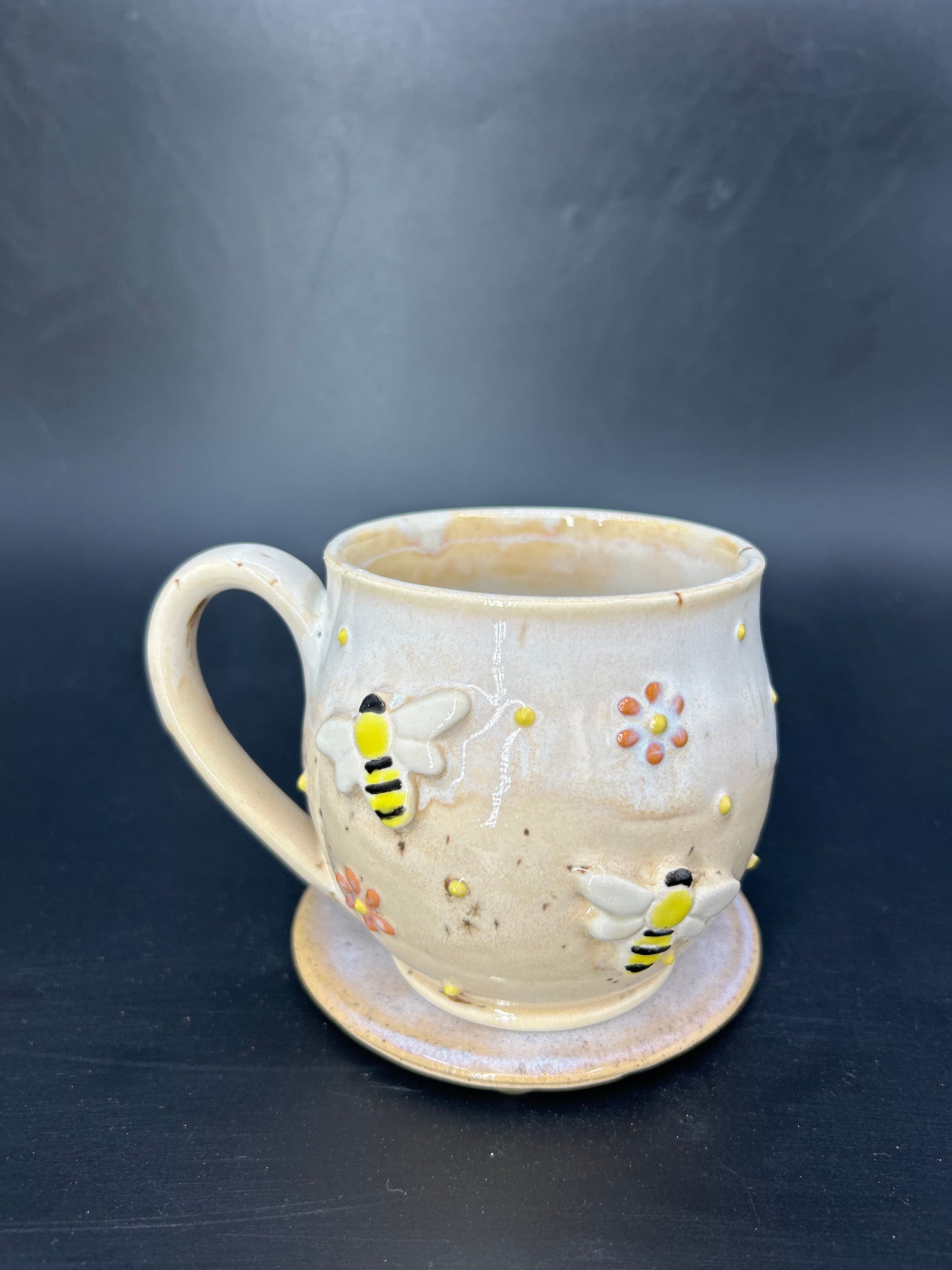 MEDIUM bee flower mug 1