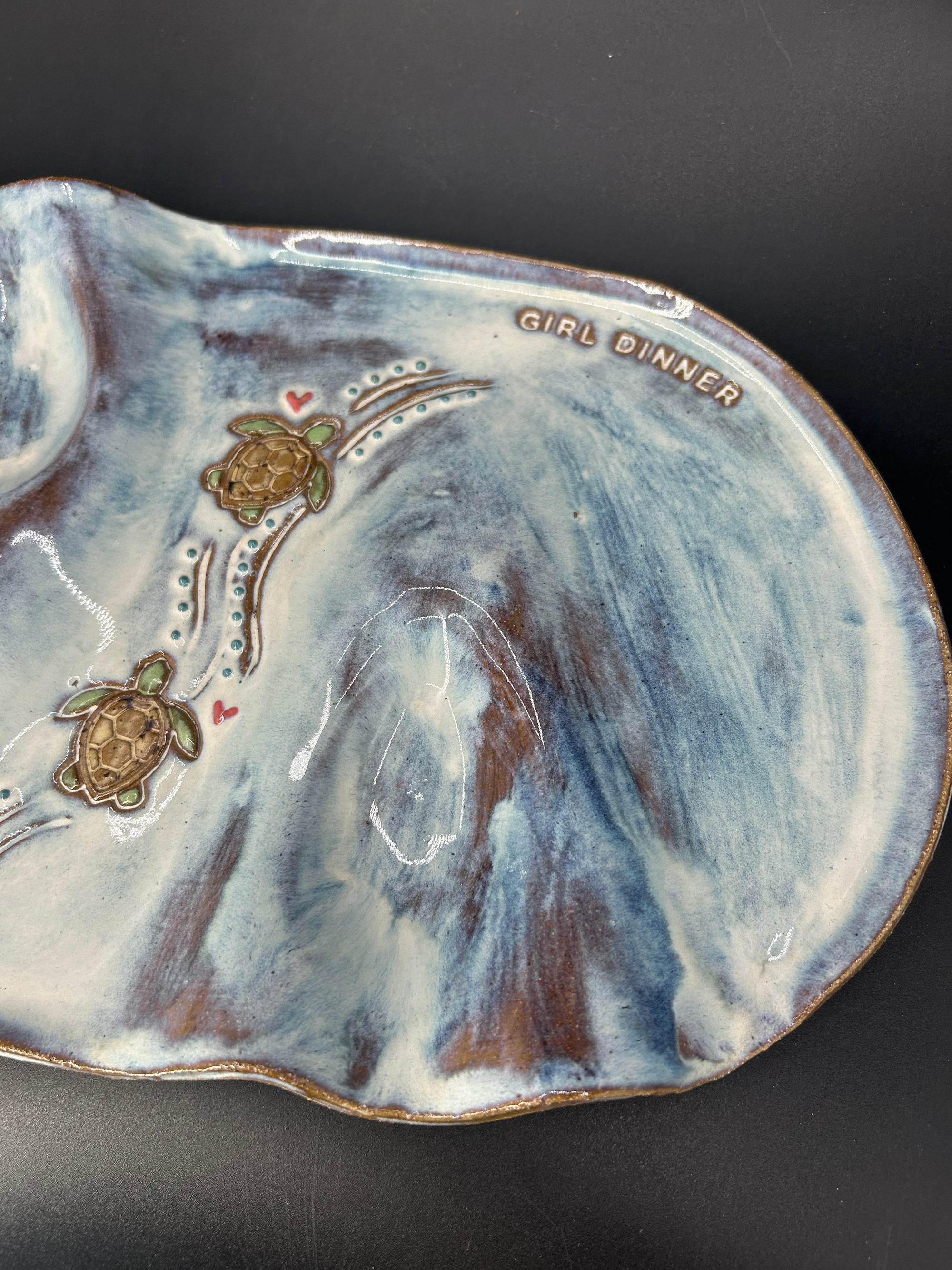 NEW - IMPERFECT MEDIUM GIRL DINNER CHARCUTERIE BOARD - turtle coral